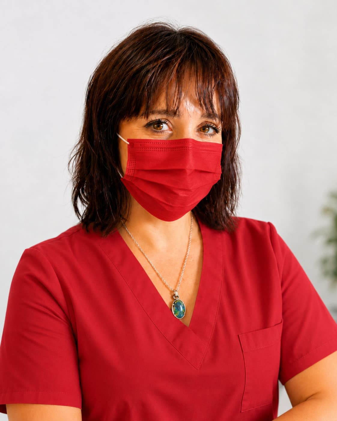 Foto de Rosa Fractalia en atención de manos.