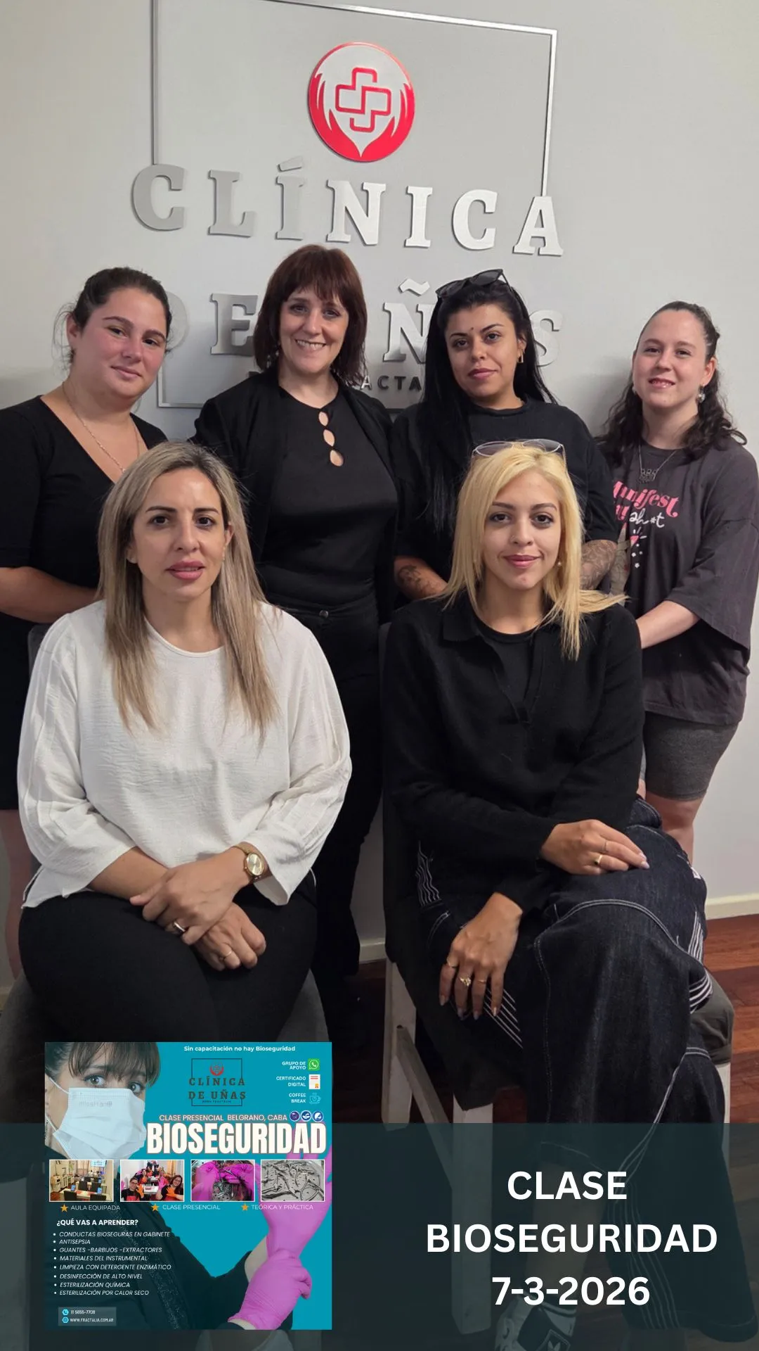 Rosa Fractalia junto a un grupo de una clase de bioseguridad
