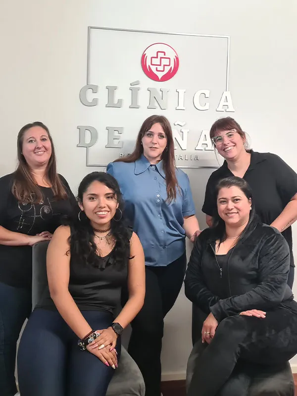 Rosa Fractalia junto a participantes de una clase presencial