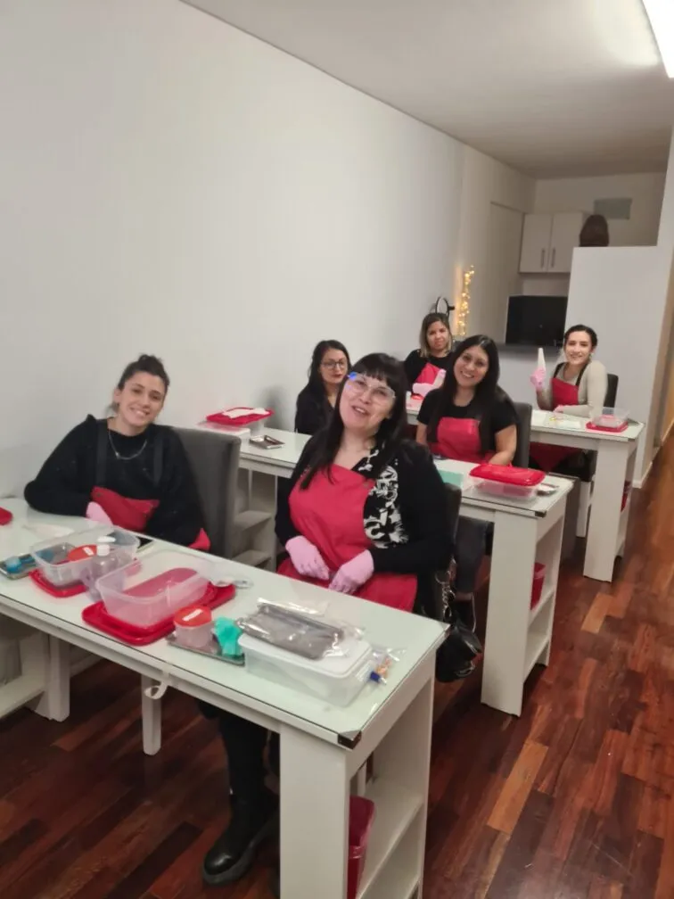 Grupo de alumnas durante una práctica presencial